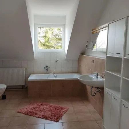 Mathilda Mit Meeresrauschen